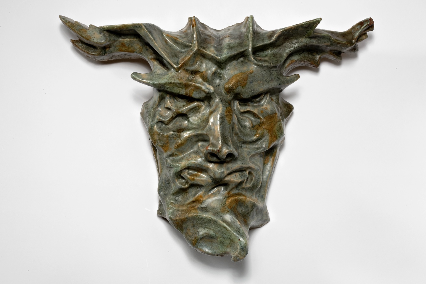 Niels Hansen Jacobsen Masque de l’Automne Grès émaillé Vejen Art Museu, Danemark photo (c) Pernille Klemp Vejen Art Museum, Danemark